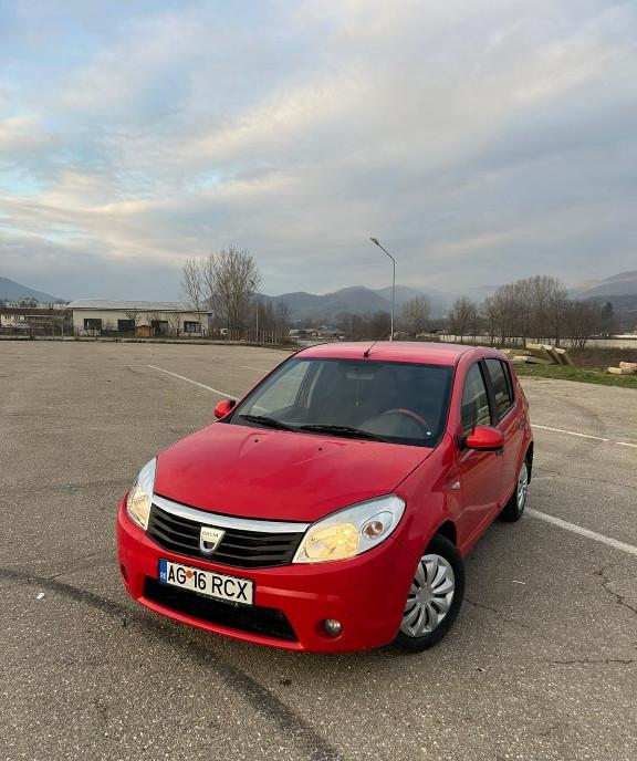Dacia sandero 1 6 2009 7 500 lei