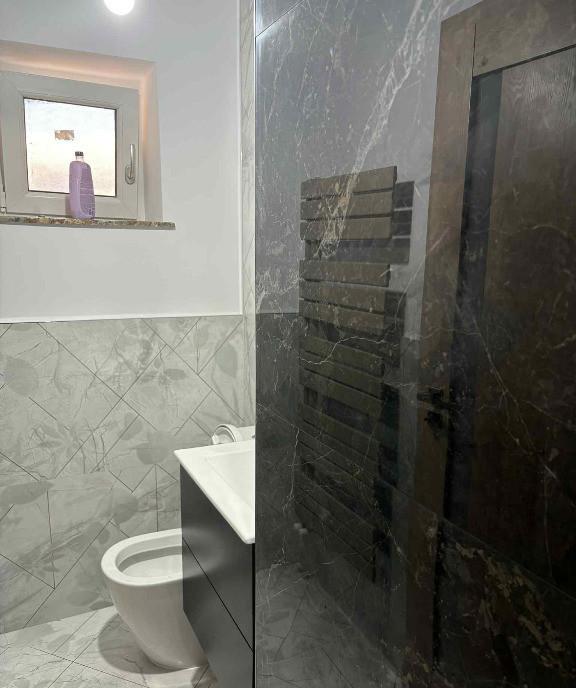 Apartament de 3 camere zona Calea Bucuresti