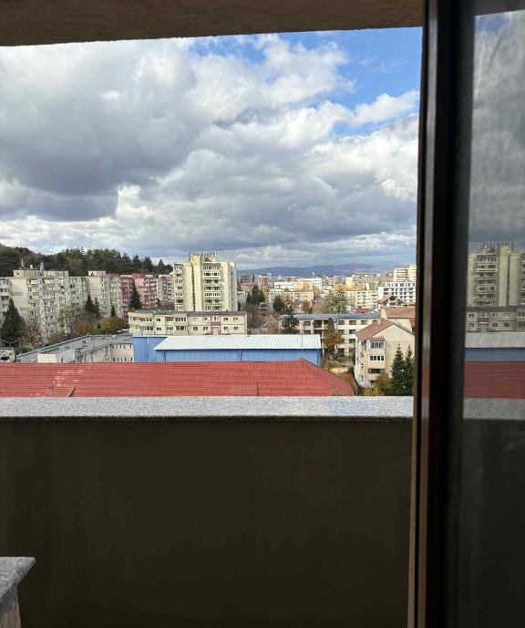 Apartament de 3 camere zona Calea Bucuresti