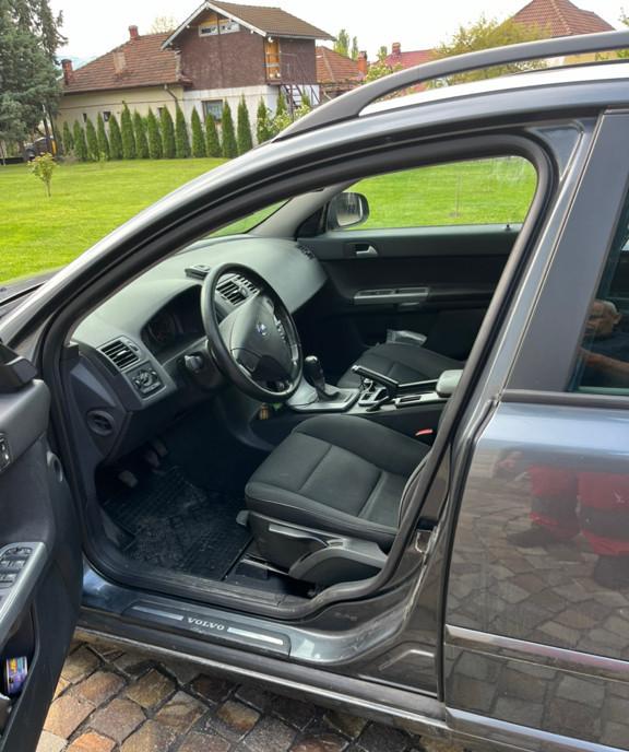 Volvo v50 1 6D2 2011 4 500 eur