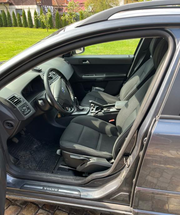 Volvo v50 1 6D2 2011 4 500 eur