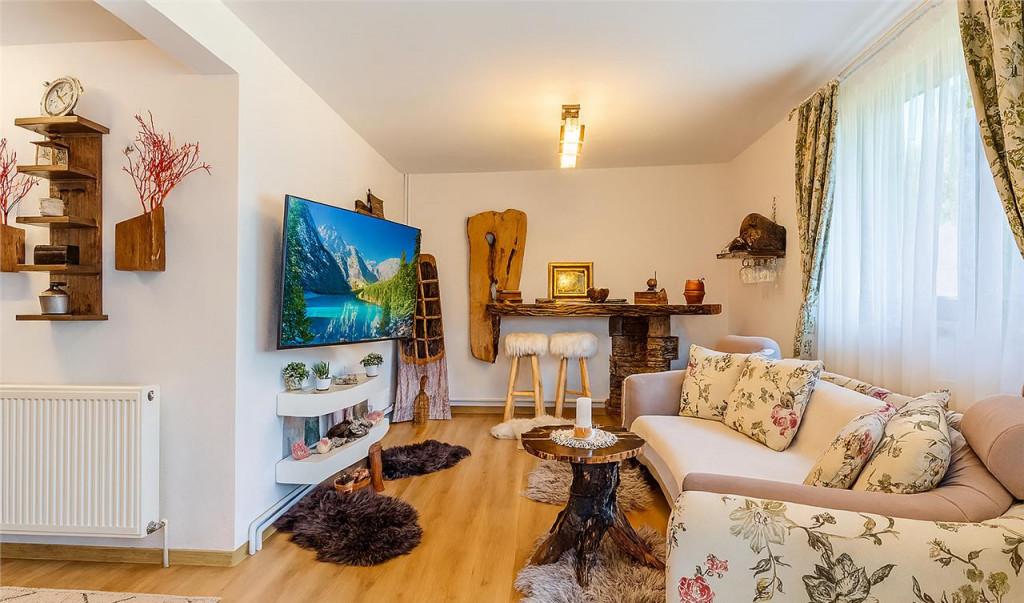 Refugiu pretios jacuzzi lemn masiv 2 000 mp teren 4 dormito