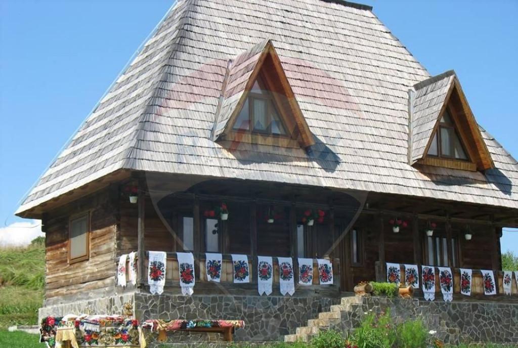 Casa stil maramuresan 4 cam 4 bai teren 1500mp Maramures