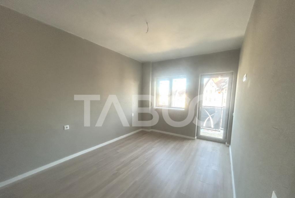 Apartament spatios 4 camere 2 bai 2 balcone si parcare zona