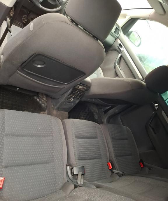 Volkswagen Touran manual 2 500 eur