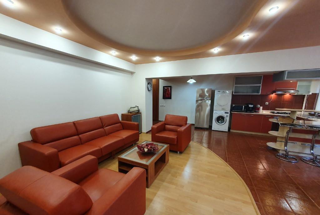 De inchiriat - Apartament 3 camere in Universitate km 0