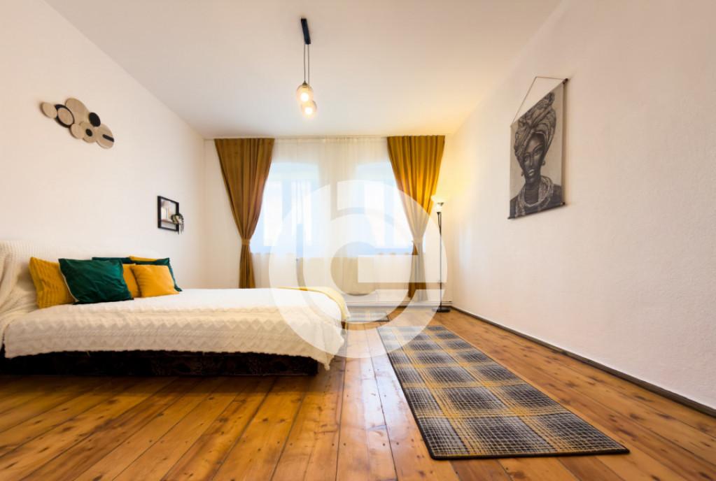 Bradul il muti usor Casa mai rar