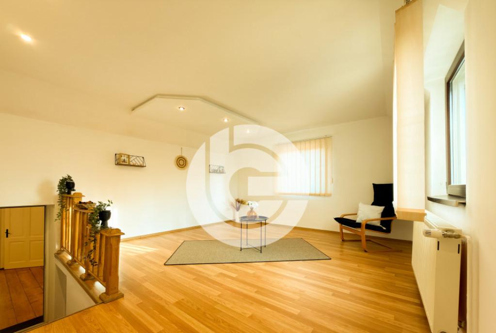 Bradul il muti usor Casa mai rar