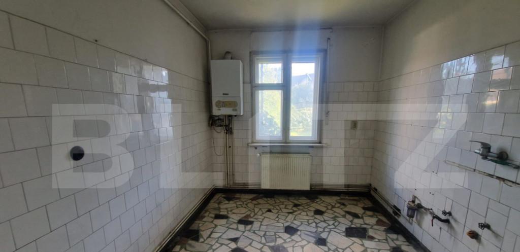 Apartament de vanzare cu 2 camere mobilat si utilat garaj