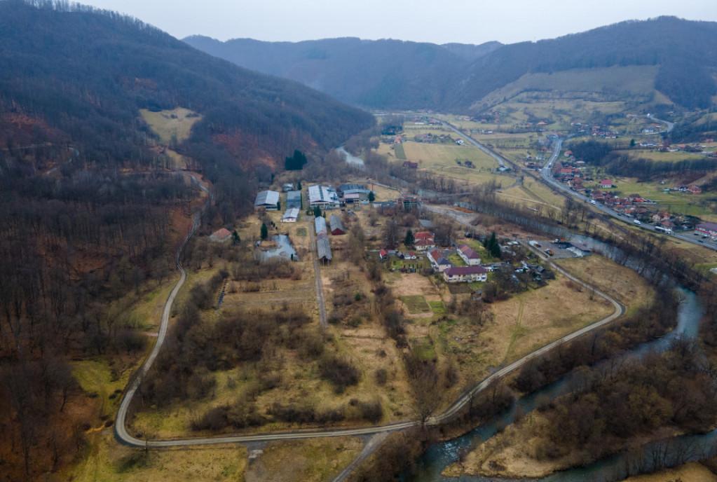 Teren si spatii industriale com Negreni sat Bucea jud