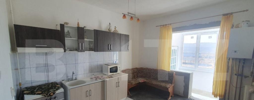 Apartament de 3 camere 2 bai 84 01 zona Tatarasi
