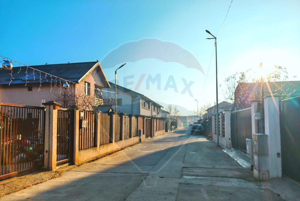 Casa cu 3 camere curte si mansarda - Chiajna str