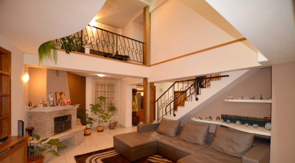 Vila Exclusivista cu Terasa si Curte Generoasa in Gav