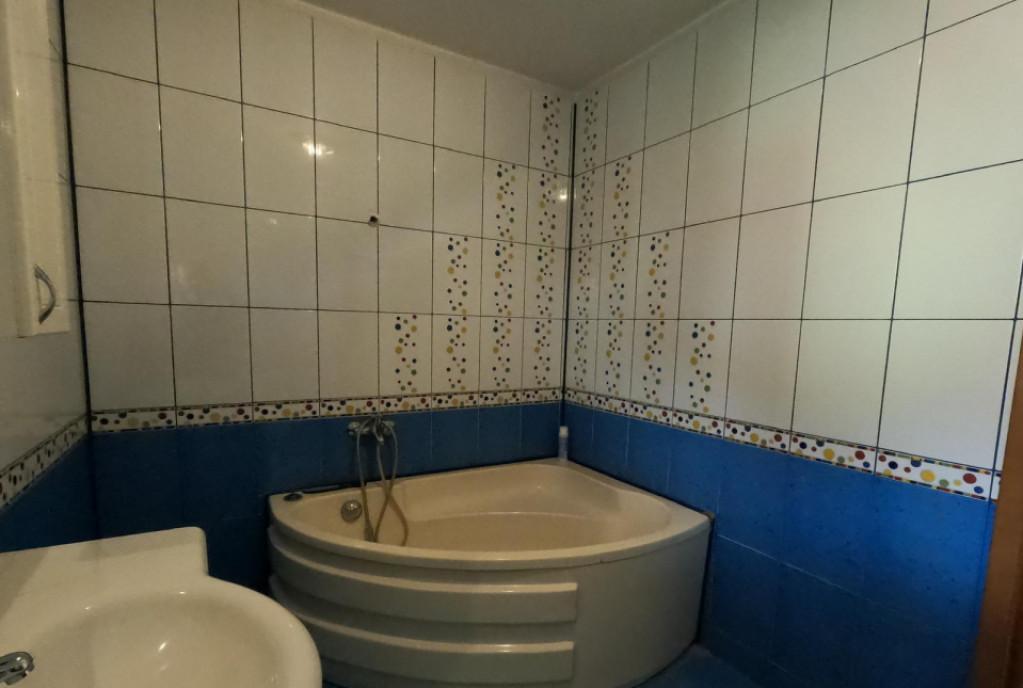 Vila Exclusivista cu Terasa si Curte Generoasa in Gav