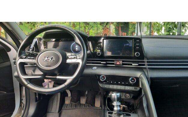 Hyundai Elantra 2022