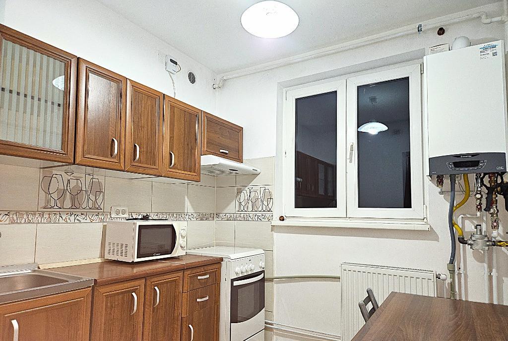 Garsoniera de inchiriat la etajul 4 Central zona Intim Arad