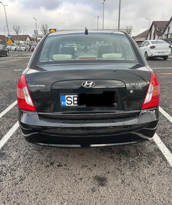 Se vinde Hyundai Accent 1 6L 1 800 eur