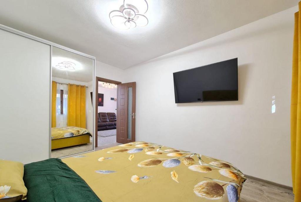 Casa deosebita pretabila si pentru doua familii Craiter B