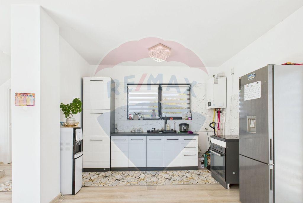 Duplex 85 mp utili curte 200 mp - vedere la lac si p