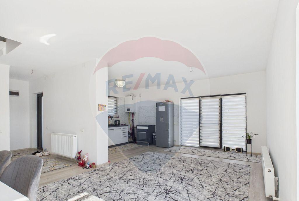 Duplex 85 mp utili curte 200 mp - vedere la lac si p