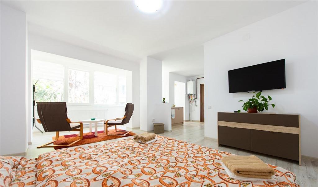 Apartament la casa curte si acces propriu loc parcare Par