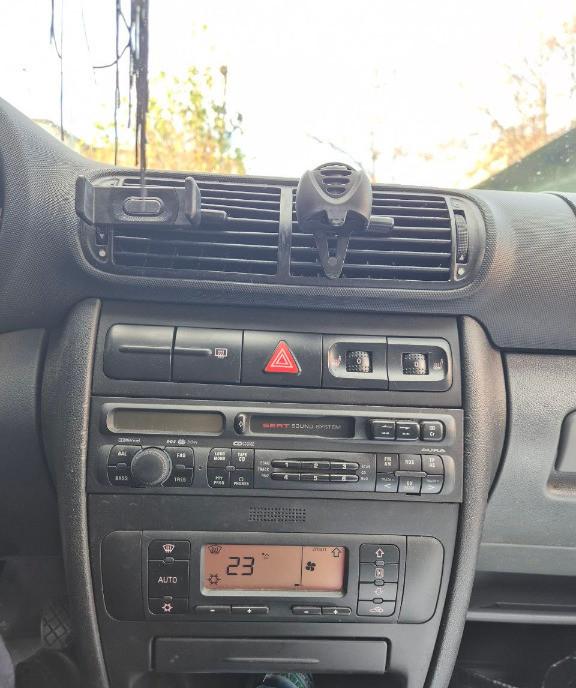 Seat Leon 1 6 16 V 2001 stare tehnica buna 6 489 lei