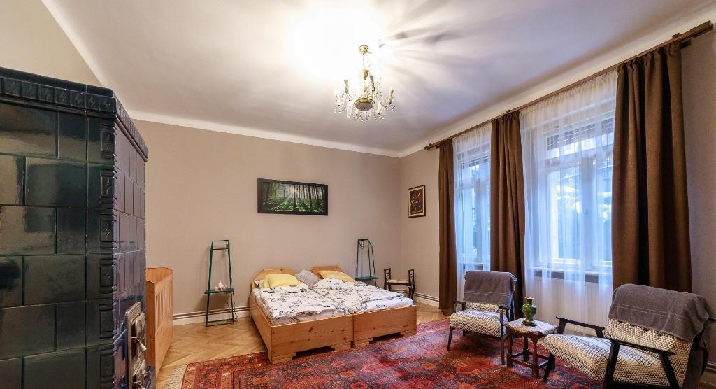 Apartament cu 4 camere suprafata de 135 mp garaj si beci i