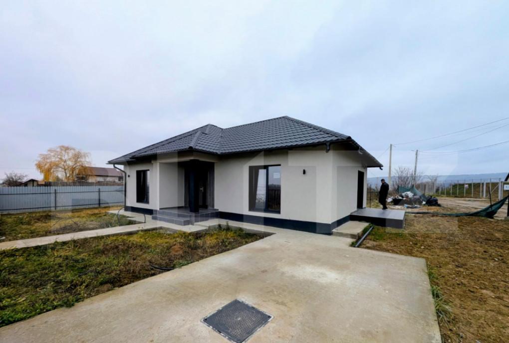 Casa plan parter 85 mp 3 camere teren 350 mp zona Visani