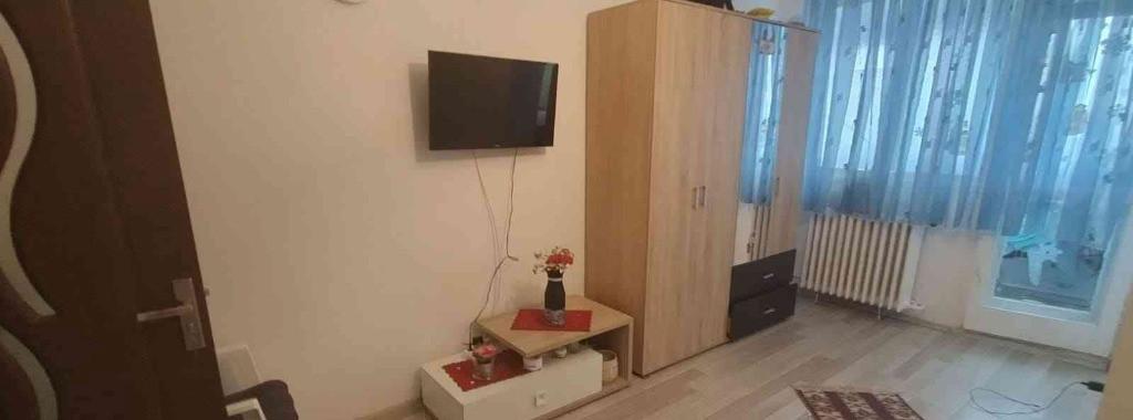 Garsoniera Costin Georgian metrou