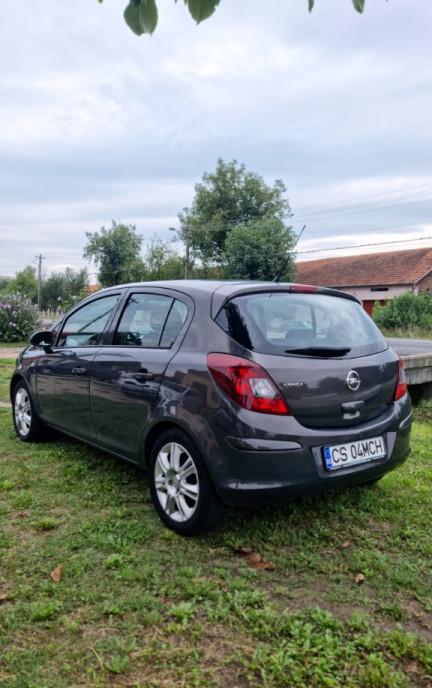 Opel corsa 2013 1 2 3 700 eur
