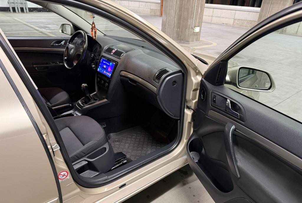 Skoda Octavia 2 0 FSI 150 CP Full Navi mare Climatronic -2007 E4 3 590 eur