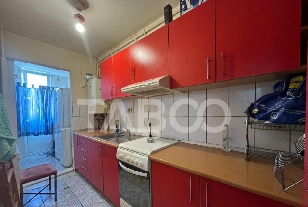 Garsoniera cu balcon si pivnita etaj 1 Zona Strand de vanzar