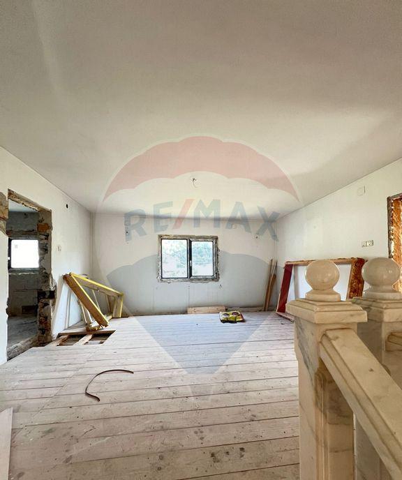 Casa / Vila 7 camere sat Madei comuna Borca Jud Neamt