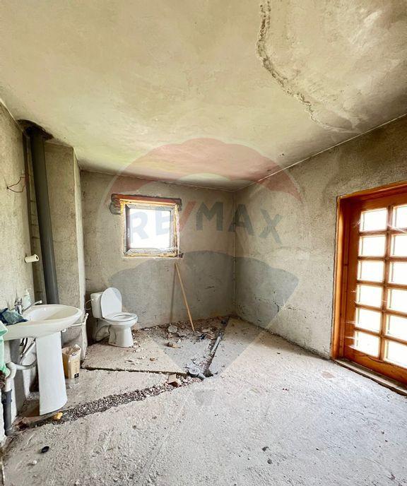 Casa / Vila 7 camere sat Madei comuna Borca Jud Neamt