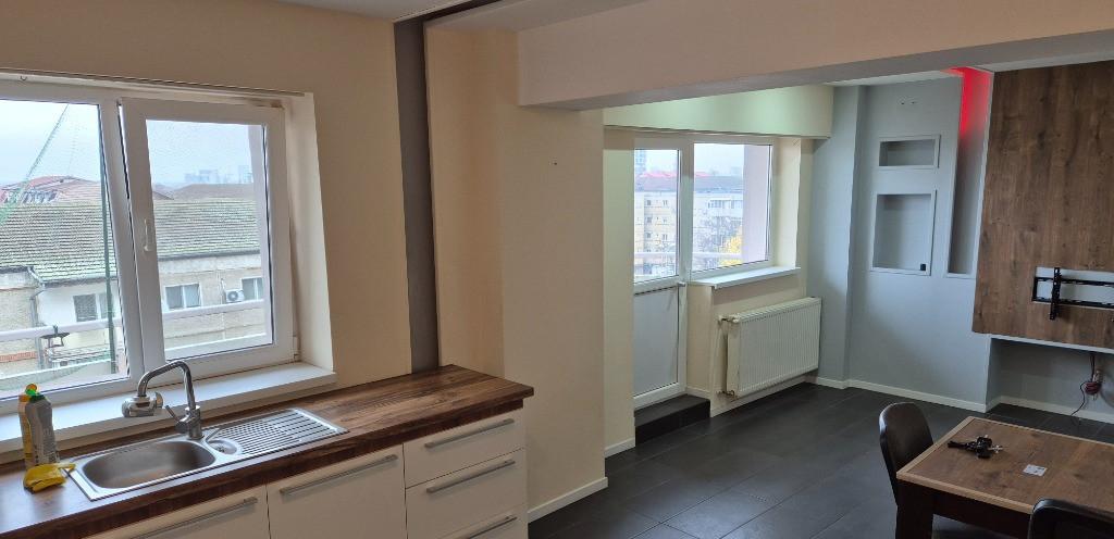 Proprietar inchiriez apartament renovat 4 camere zona buna