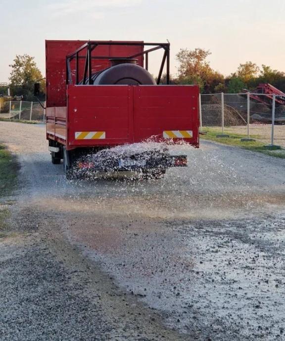 Camion cisterna apa Iveco 3 000 eur