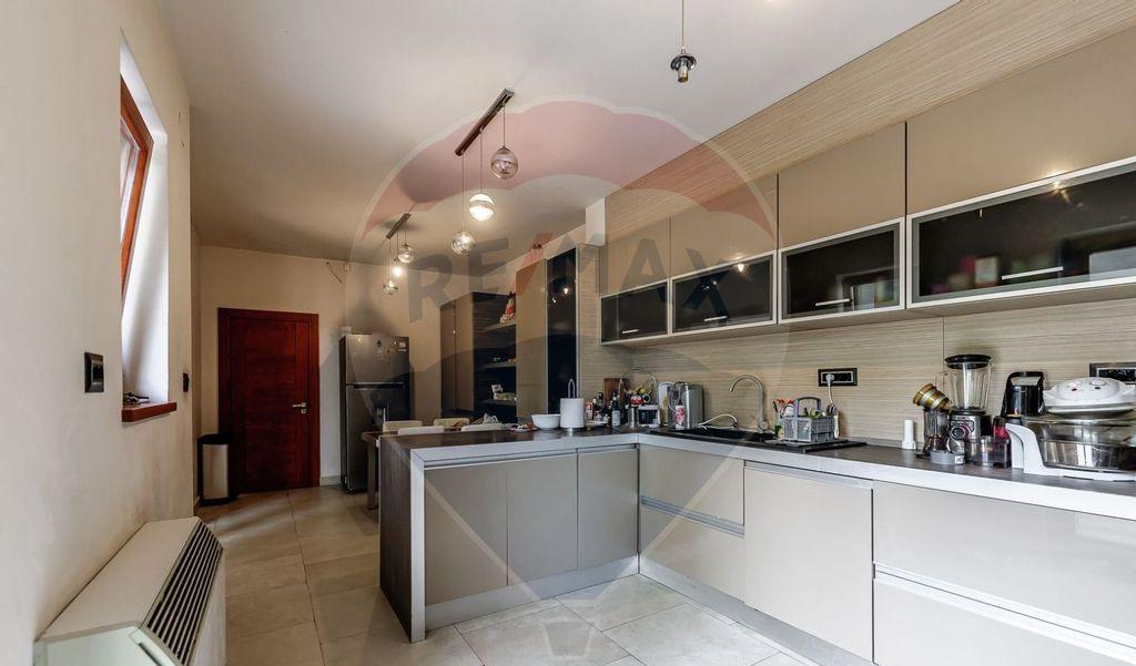 Proprietate speciala 1022 mp utili de vanzare pe Malul Mu