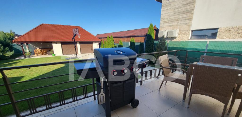 Casa 5 camere 2 garaje 500 mp curte 2 terase in