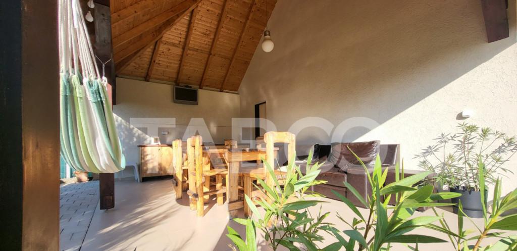 Casa 5 camere 2 garaje 500 mp curte 2 terase in