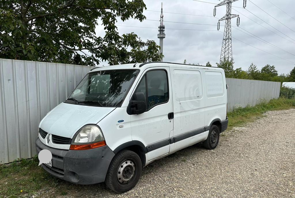 Transport marfa cu duba inchisa Renault Master 100 lei
