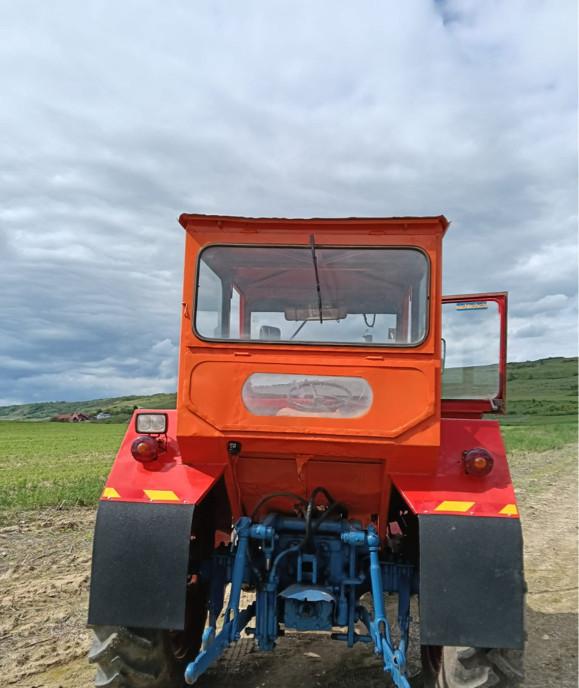 Tractor utb 650 4 700 eur