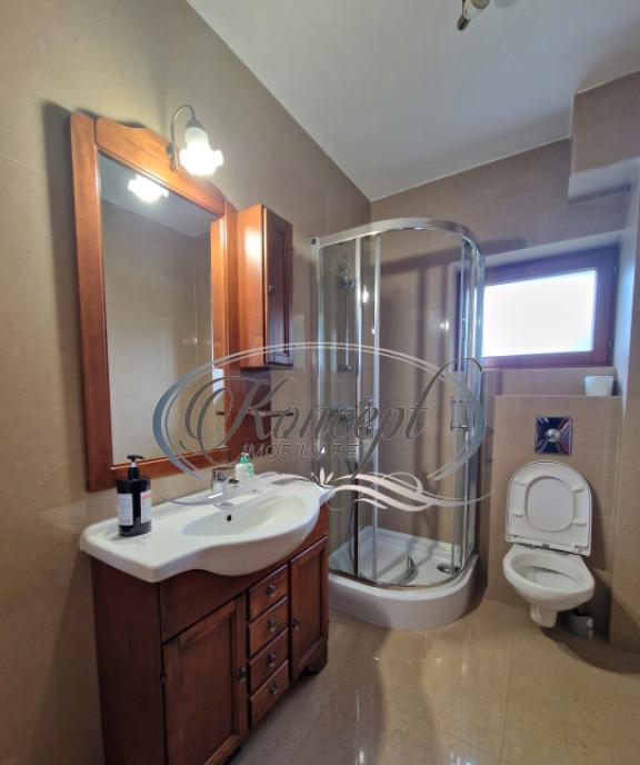 Casa cu gradina si 5 locuri de parcare cartier