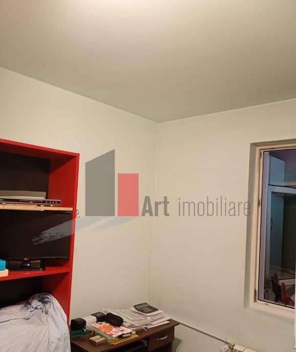 Vanzare apartament semidecomandat 2 camere Bd Obregia