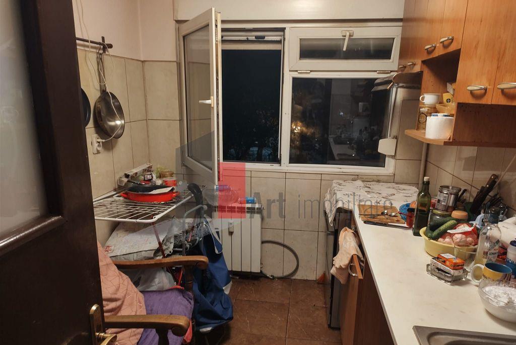 Vanzare apartament semidecomandat 2 camere Bd Obregia