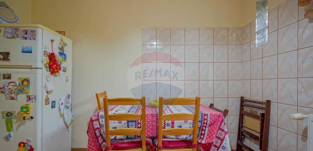 Apartament doua camere decomandat la intrare in Racad