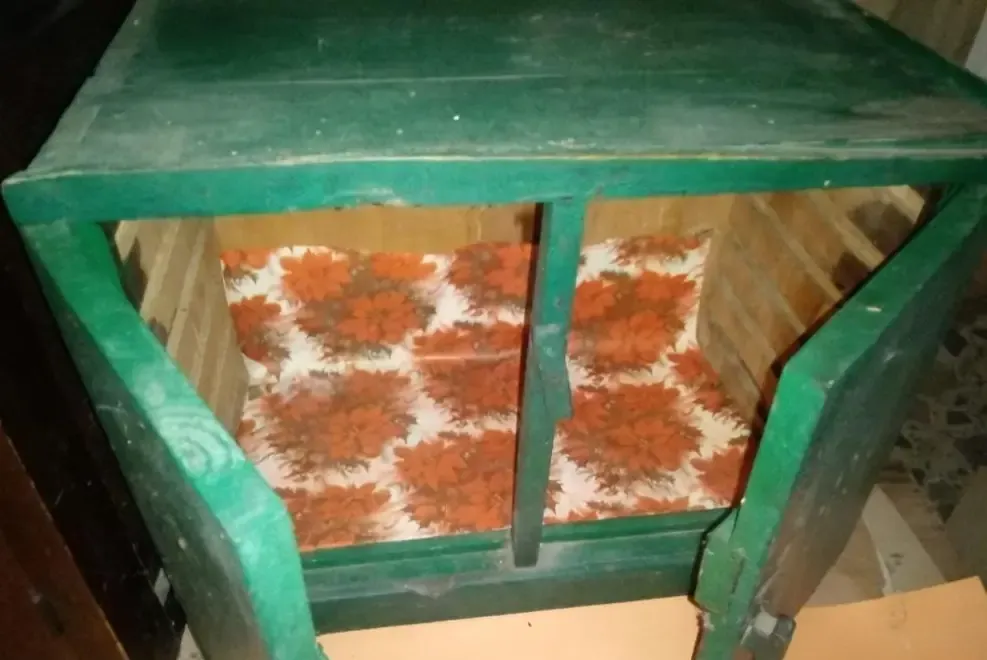 Dulapior retro lemn confectionat in 1930