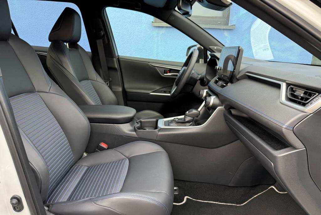 Toyota RAV4 2 5 Hybrid Plug-in Style 4x4 Facelift ndash Ca nou foarte bine 27 000 eur