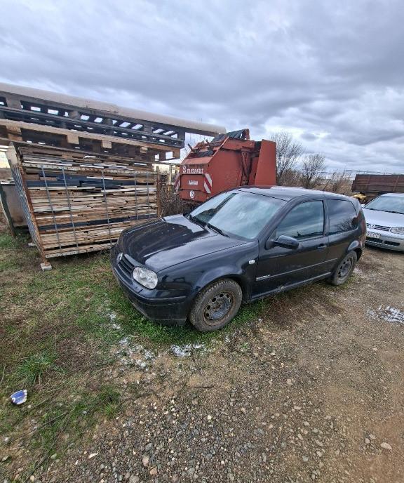 Se dezmembreaza golf 4 DOAR IN TIMISOARA 100 lei