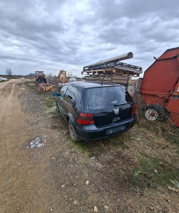 Se dezmembreaza golf 4 DOAR IN TIMISOARA 100 lei