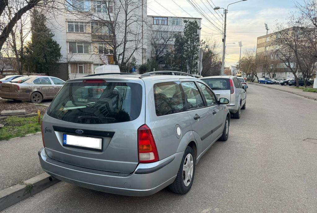 Ford Focus MK1 2004 1 6 Cu motorul defect 2 000 lei